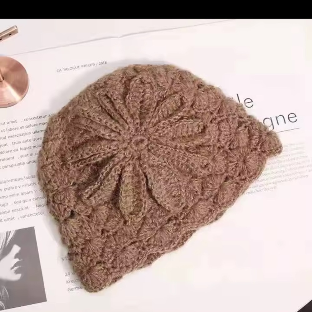 Set of 4 | Flower Croche Knit Beanie - Picture 4 of 12